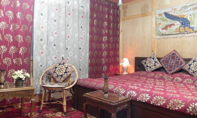 Sudarbal House | Shabrose Heritage Houseboats - Nigeen Lake