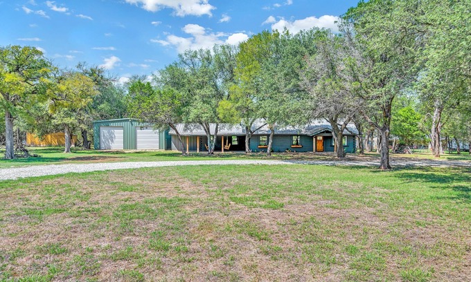 China Spring House | Shady Oaks Cabin- Waco/Magnolia/Baylor