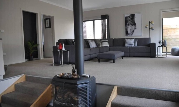 Canadian House | ShaiBeau - Specialising in Large families/groups