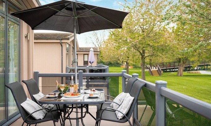 Tiddington Ski Chalet | Shakespeare Lodge Pet Friendly