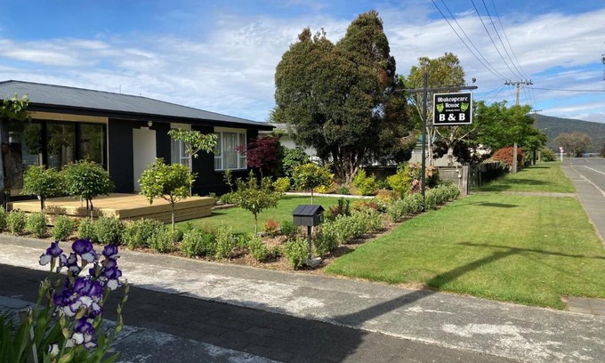 Te Anau Bed & Breakfast | Shakespeare House