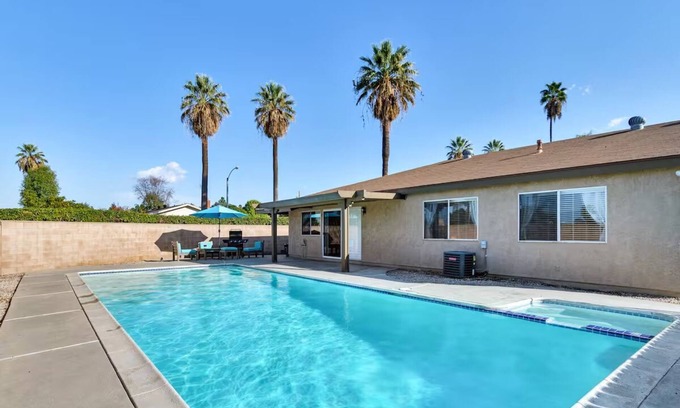 Riverside House | Shalimars Serenity, Spacious Pool, Jacuzzi,Games, Massage Chair, Patio Furniture