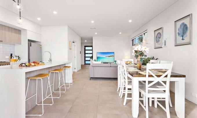 Shell Cove House | Shallows Coastal Retreat - Walk to Beach