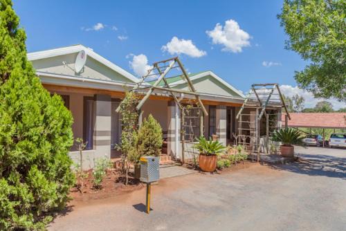 Ga-Segonyana House | Shalom Guesthouse