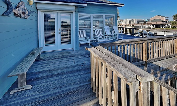 Pirates Beach House | ShangriLaLa
