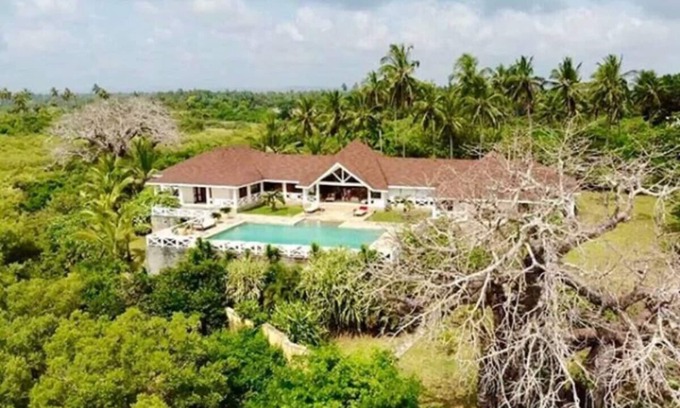 Diani Beach Villa | Shani House -Diani beach front private luxury villa, fully staffed.
