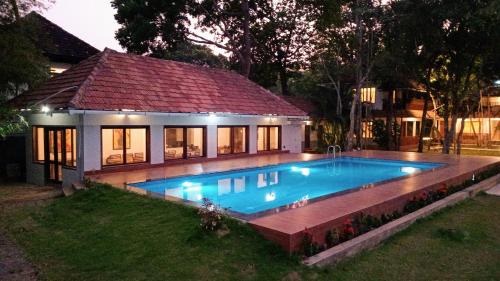 Andhakaranazhy Resort | Shantitheeram Ayurveda Lakeside Heritage Resort