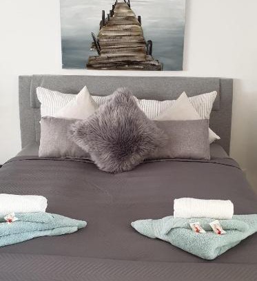 Niebuell Apartment | Sharky Ferienwohnung in Bahnhofsnähe