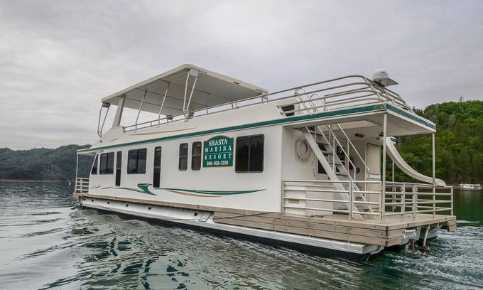 Lakehead Boat Rental | Shasta Marina at Packers Bay's Mirage II Houseboat.