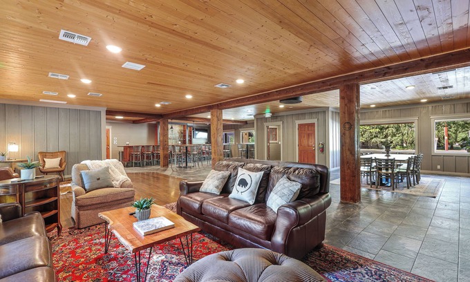McCloud Cabin | Shasta View Lodge - Cedar Cabin