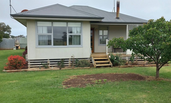 Yambuk House | Shaw View Cottage,nBeautiful cosy cottage central to many tourist destinations