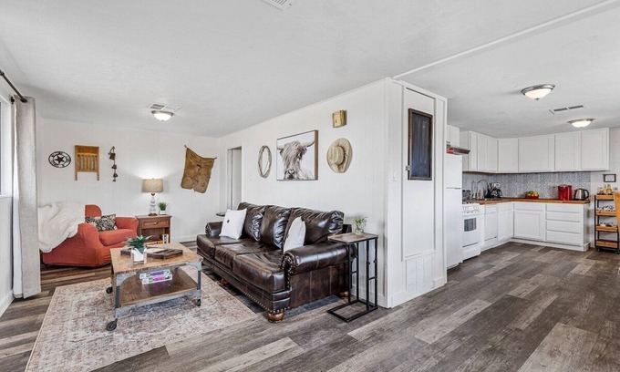 Williams House | "Sheep Cattle Ranch Homestead" · Sheep Cattle Ranch Homestead-Grand Canyon-Dbl L