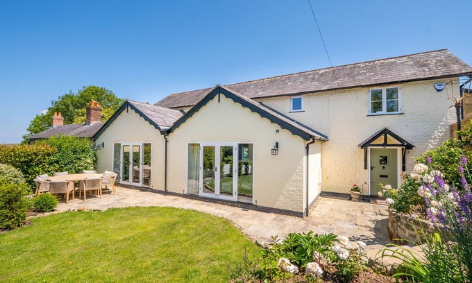 Byworth Cottage | Sheepdown by inspirestays.com - a cottage that sleeps 8 guests in 4 bedrooms