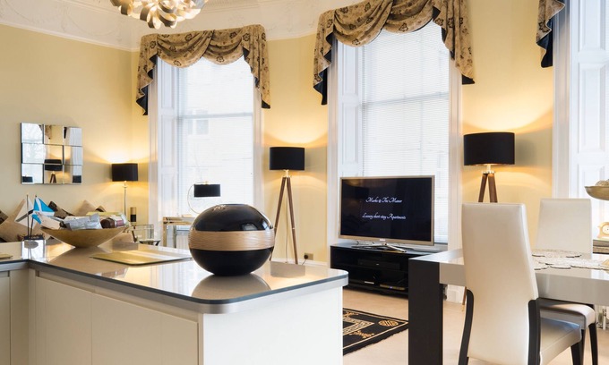 Central Aberdeen Apartment | "Sheer Luxe" King Size Deluxe Apartment (Sleeps up to 4)