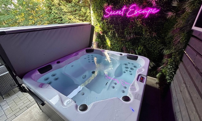 Ridgeway Apartment | Sheffield-apartment-sleeps4-parking-hottub