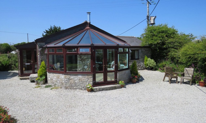 Penryn Cottage | SHEILA'S COTTAGE, pet friendly, with open fire in Penryn