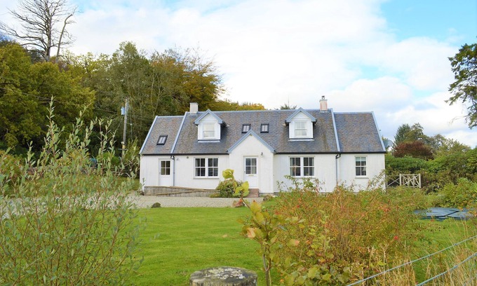 Colintraive Cottage | Shelduck Cottage, shoreline location, pet friendly, sleeps 7
