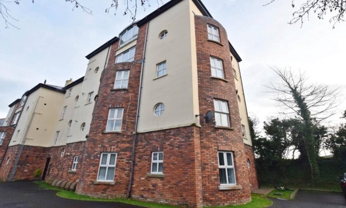 Coleraine Apartment | Shell Hill 3-Bed Apt, Sleeps 6, 15 mins to Beach
