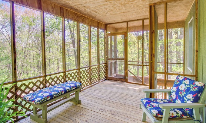 Elkton Cabin | Shenandoah National Park: Cabin w/Patio!