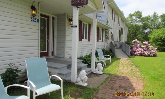 Curryville Hotel | Shepody Bay Inn