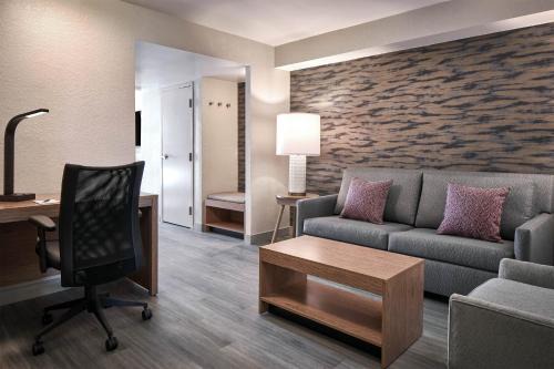 Sandston Hotel | Sheraton Richmond Airport Hotel
