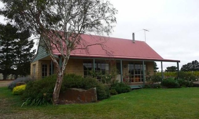 Mount Egerton Cottage | Sherwood Grange Retreat "Moonlight Cottage"