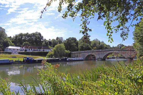 Shillingford Hotel | Shillingford Bridge Hotel