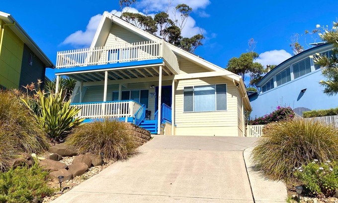 Malua Bay House | 'Shimoda' on Illabunda, McKenzies Beach