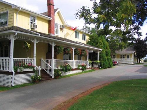 Green Gables Hotel | Shining Waters Country Inn