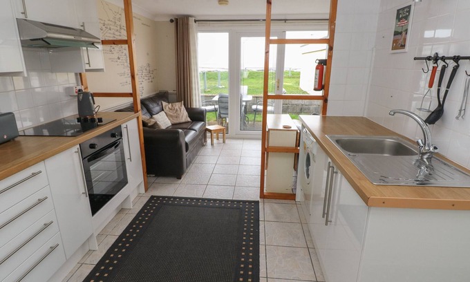 Kidwelly Cottage | Shipwreck Chalet