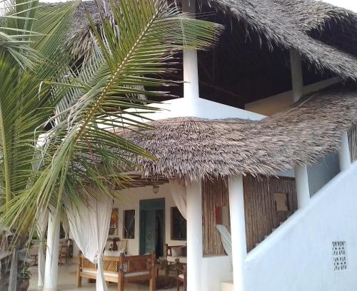 Gede Bed & Breakfast | Shira house