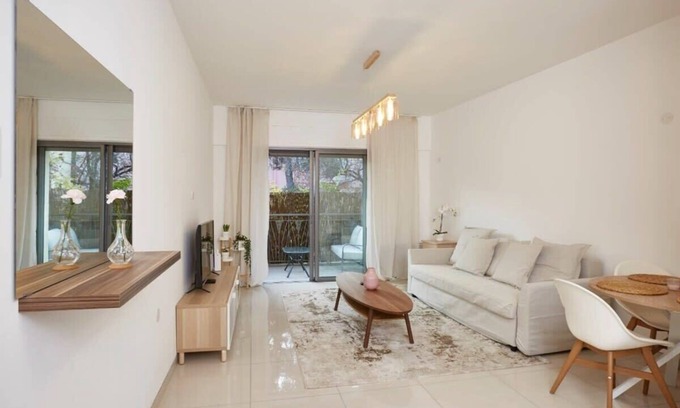 Mea She'arim Apartment | Shirat Haneviim - One Bedroom
