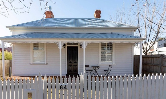 Kyneton House | SHOEFITTER'S HOUSE - THE PERFECT FIT IN KYNETON