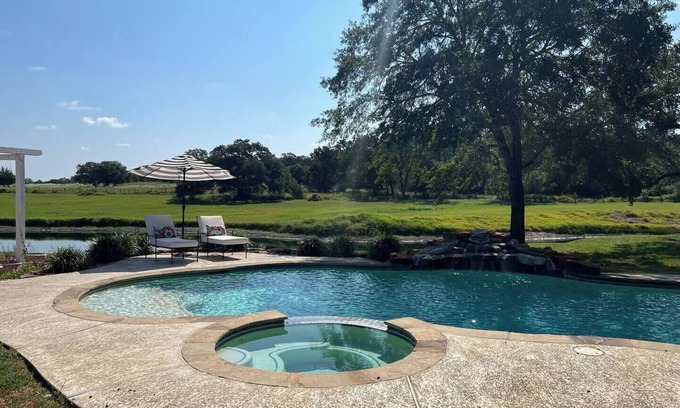 Fayetteville House | Shop, Swim, & Soak in the Views | Sleeps 15 | St. Jerome House + Cottage