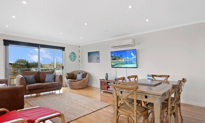 Lake Tyers Beach House | Shore Thing Upstairs - Lake Tyers Beach