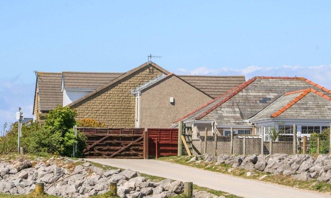 Morecambe Cottage | SHOREFIELDS TWO, pet friendly, country holiday cottage in Heysham