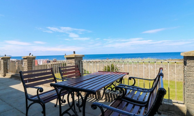 Rosehearty Cottage | SHORELINE HOUSE, pet friendly, with a garden in Rosehearty