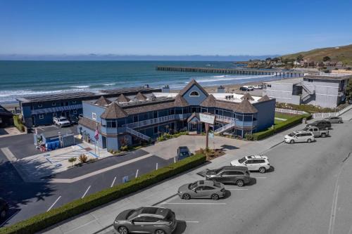 Cayucos Hotel | Shoreline Inn.on the beach