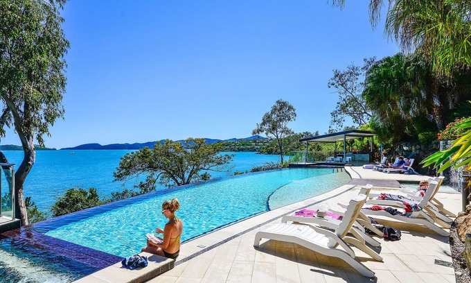 Hamilton Island Apartment | Shorelines3 Hamilton Island.Marks Mad sale enquire now.Stunning views and pool