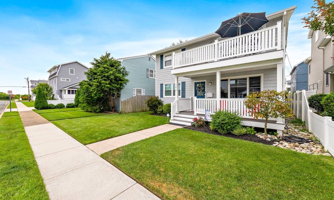 Brigantine House | ShoreThingBrigantine 1st FL Steps to 38th St beach! Sun-Sun, Peak 2025 Openings!