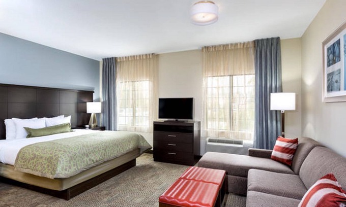 College Station Apartment | Short Drive to Texas A&M | Outdoor Pool + Business Center + Fitness Center