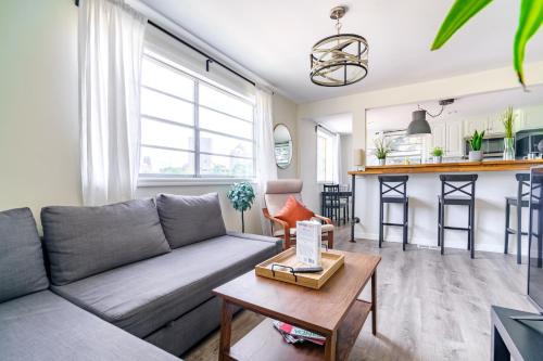 Victorian Village Apartment | Short North Convention Private Parking Pets!