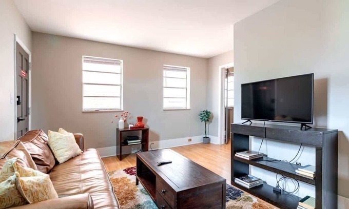 Victorian Village House | Short North - Convention - Private Parking - Pets