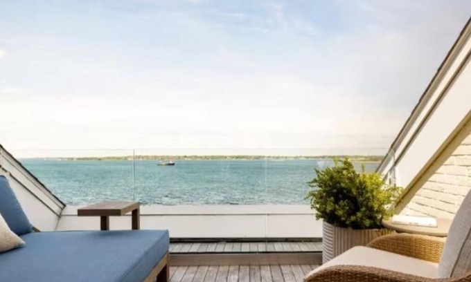 Goat Island Hotel | Short Scenic Stroll to Historic Downtown | Breathtaking Waterview Room w/Balcon