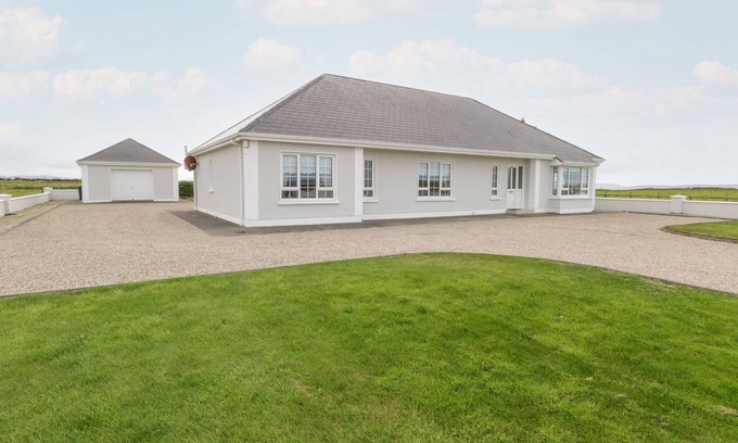 Saula Cottage | SHRAIGH BEACH, family friendly in Belmullet, County Mayo
