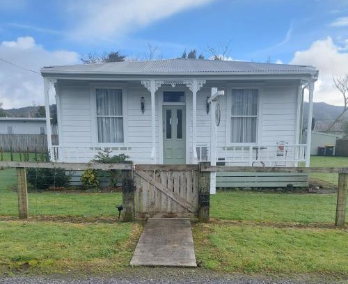 Waihi House | Shunters Cottage