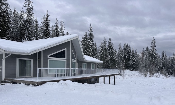 Magna bay Cabin | Shuswap Lodge at Crowfoot Mountain