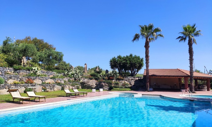 Aci Castello Apartment | Sicily house in Villa with Pool&Sea - Faraglioni