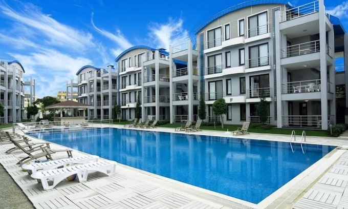 Side House | Side Garden Residence: lovely apt close to beach, restaurants, shops & bars