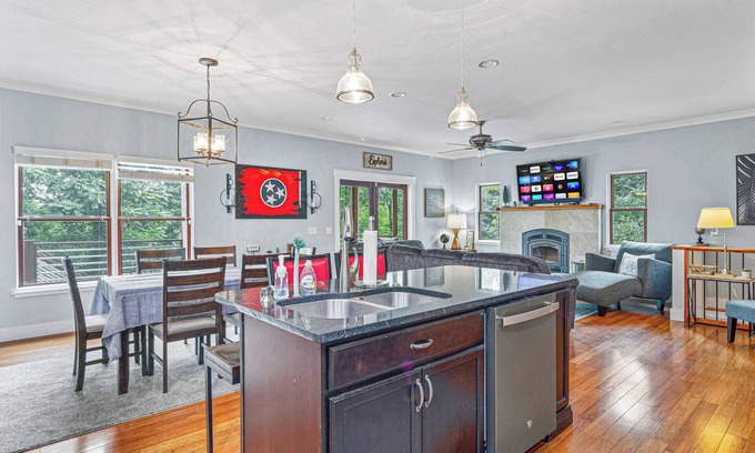 St. Elmo Improvement League Villa | Side ofLookout Mtn-2 Story Hideaway-Sleeps14- Chatt Vistas